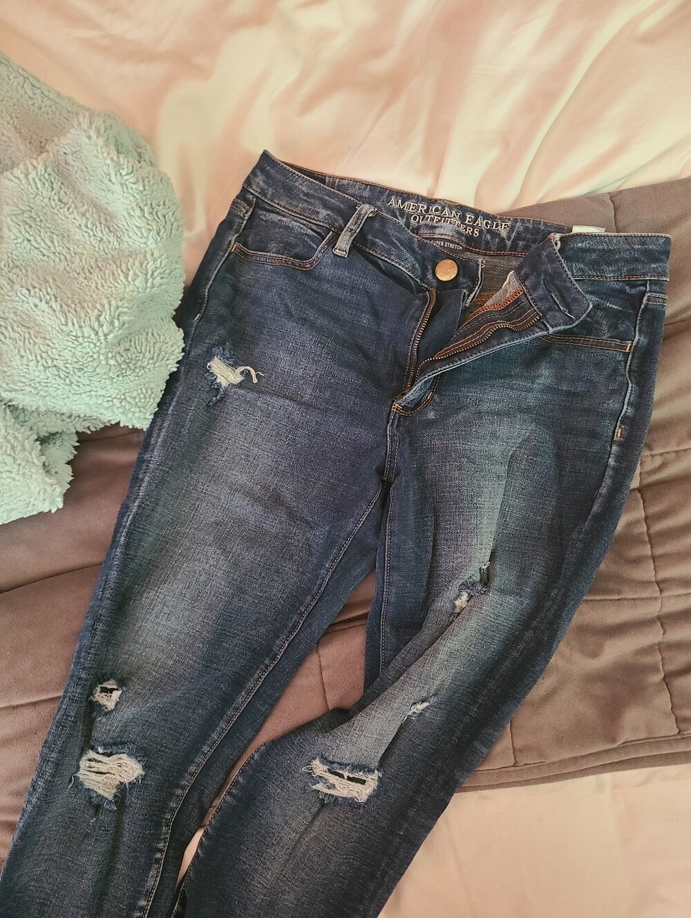 American Eagle Outfitters Dark Wash Ripped Skinny Jeans